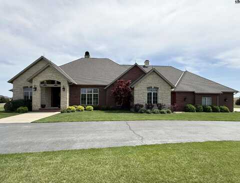 2915 Cedar Ridge Cir, Hutchinson, KS 67502