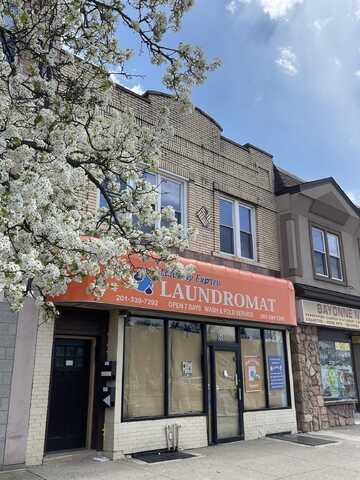 568 AVENUE C, Bayonne, NJ 07002