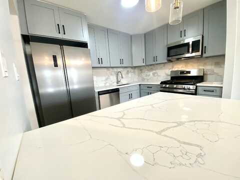512 AVENUE C, Bayonne, NJ 07002