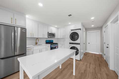 5 PAVONIA CT, Bayonne, NJ 07002