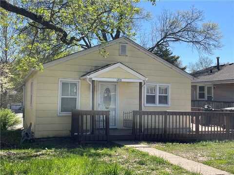1201 Spruce Street, Leavenworth, KS 66048