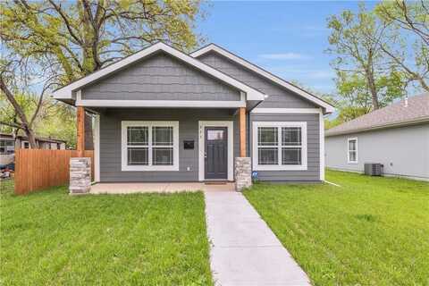 923 E 9th Street, Ottawa, KS 66067