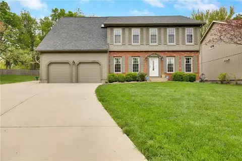 8346 Oakview Circle, Lenexa, KS 66215