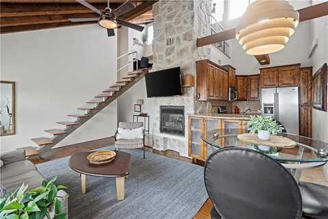 1111 W 46th Street, Kansas City, MO 64112