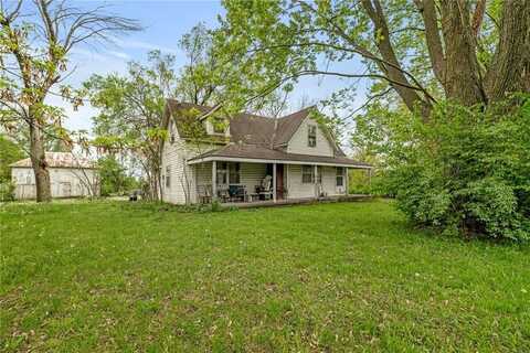 22111 S Old Town Drive, Peculiar, MO 64078