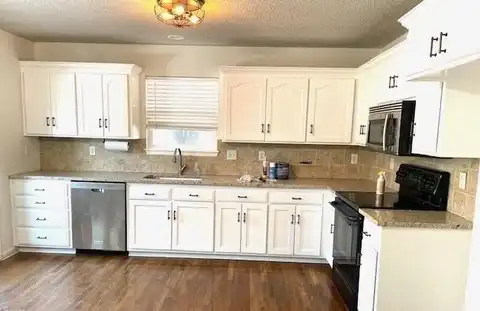 20528 W 221st Street, Spring Hill, KS 66083