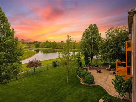 8045 NW Emerald Court, Parkville, MO 64152
