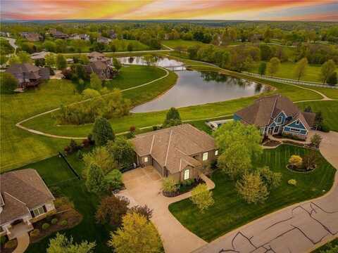 8045 NW Emerald Court, Parkville, MO 64152