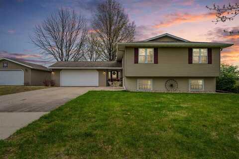 3167 NE Ravenwood Drive, Solon, IA 52333