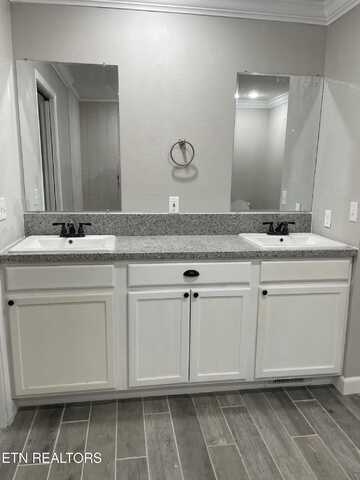 201 S Douglas Ave, Rockwood, TN 37854