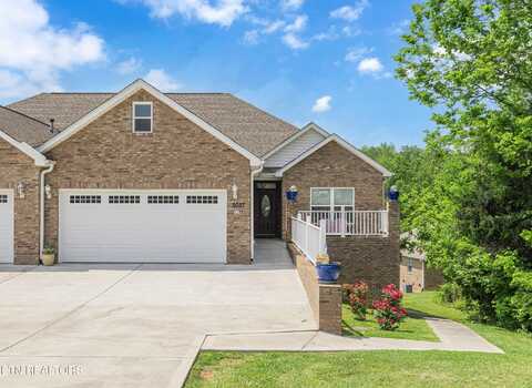 2027 Glacier Ave, Sevierville, TN 37876