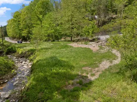 1800 Barnes Mountain Road, Irvine, KY 40336