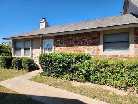 68101 NW Willow Springs Dr, Lawton, OK 73505