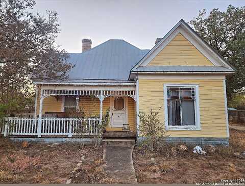 Windy Knoll, DEVINE, TX 78016