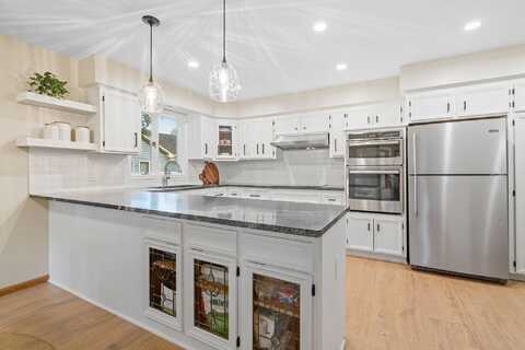 Lake Court, SAINT PAUL, MN 55112