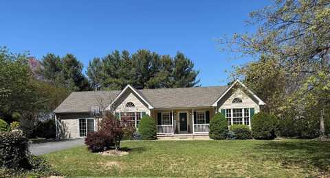 169 ARROWHEAD LN, Stuarts Draft, VA 24477