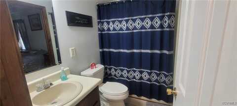 21 Old Memorial Dr, Sandston, VA 23150
