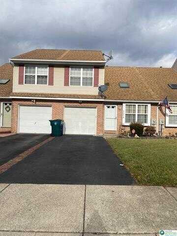 2735 Victoria Lane, Palmer, PA 18045