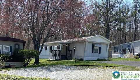 206 Creekside Manor Drive, Franklin, PA 18235