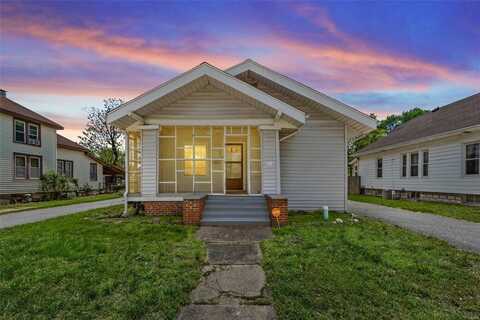 246 E Penning Avenue, Wood River, IL 62095