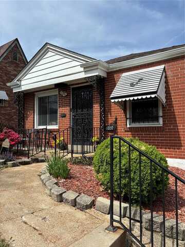 6707 Kenwood Drive, Saint Louis, MO 63121