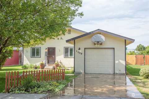 Delphine, ELLENSBURG, WA 98926