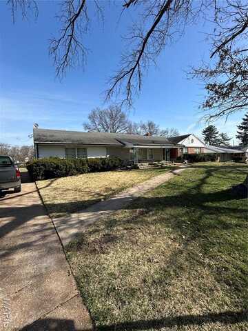 7 Biritz Drive, Saint Louis, MO 63137
