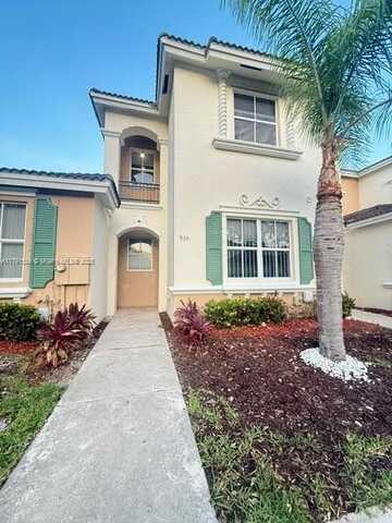933 NE 42nd Pl, Homestead, FL 33033