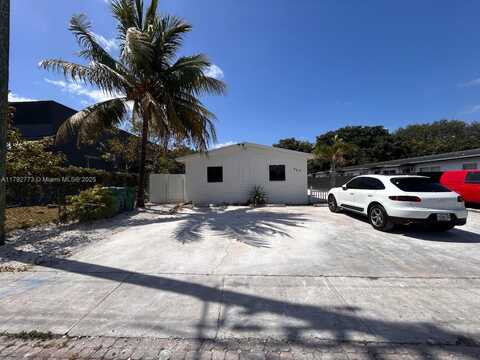 707 SW 10th St, Dania Beach, FL 33004