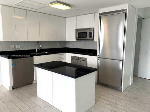 92 SW 3rd St, Miami, FL 33130