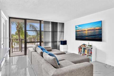 1000 Parkview Dr, Hallandale Beach, FL 33009