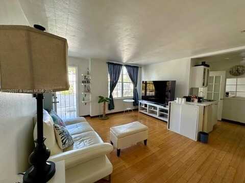 940 7th St, Miami Beach, FL 33139