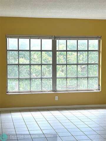 Ne 68Th St, Fort Lauderdale, FL 33308