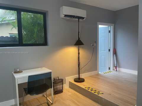 11401 Taft St, Pembroke Pines, FL 33026