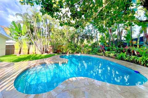 1318 Pierce St, Hollywood, FL 33019