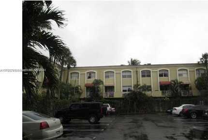 17911 NW 68th Ave, Hialeah, FL 33015
