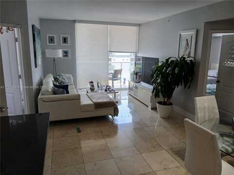 5085 NW 7th St, Miami, FL 33126