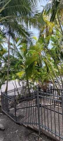 4000 NE 168th St, North Miami Beach, FL 33160