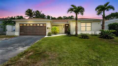 8425 Southampton Dr, Miramar, FL 33025