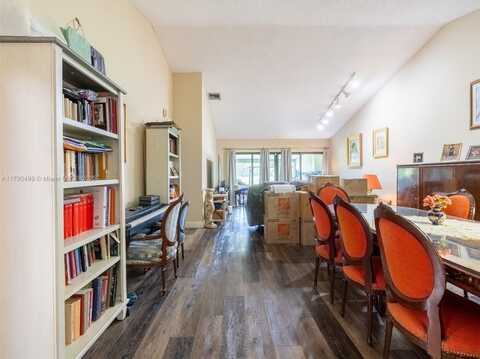 370 Fairway Cir, Weston, FL 33326
