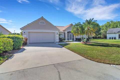 172 Plantation Cir, Naples, FL 34104