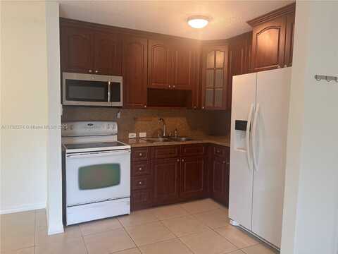 771 NE 199th St, Miami, FL 33179