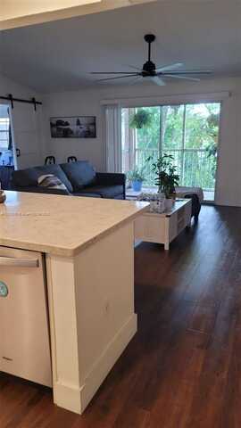 421 SE 10th St, Dania Beach, FL 33004