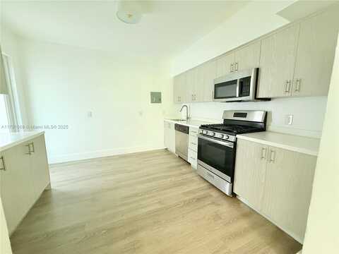 9270 E Bay Harbor Dr, Bay Harbor Islands, FL 33154