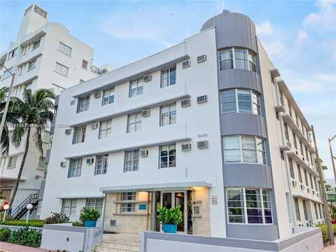3030 COLLINS AVE, Miami Beach, FL 33140