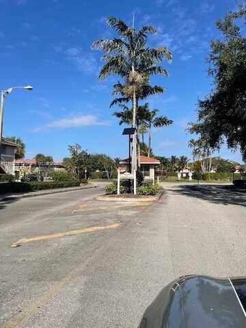 10068 TWIN LAKES DR, Coral Springs, FL 33071