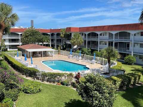 581 Blue Heron Dr, Hallandale Beach, FL 33009