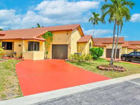 701 SW 113th Ave, Pembroke Pines, FL 33025