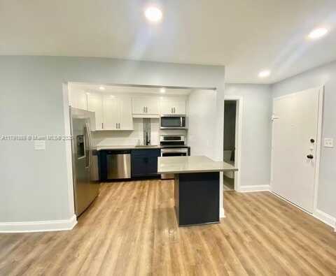 7000 NW 17th St, Plantation, FL 33313