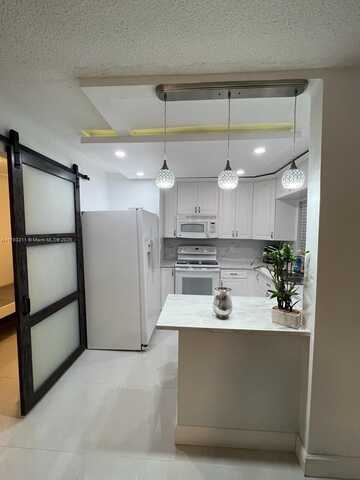 7910 Taft St, Pembroke Pines, FL 33024